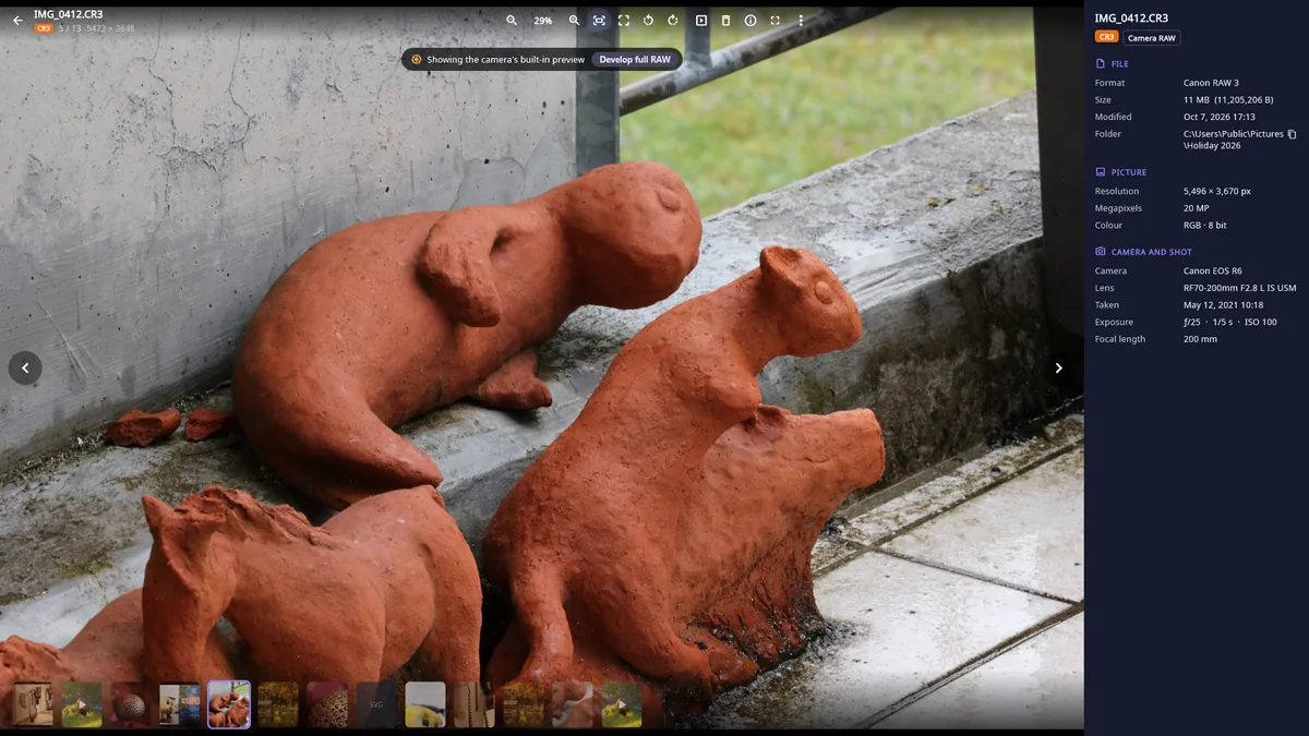 UZYTAK Viewer — Canon CR3 RAW photo with camera, lens and exposure